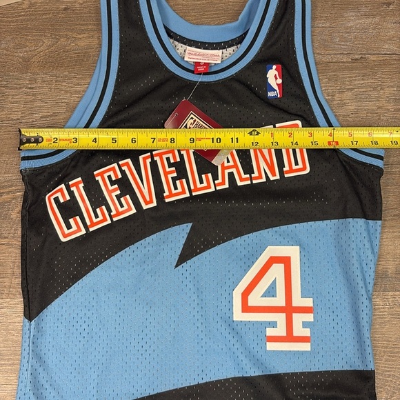 Shawn Kemp Black Cleveland Cavaliers 1997/98 Hardwood Classics Swingman Jersey - Picture 11 of 13